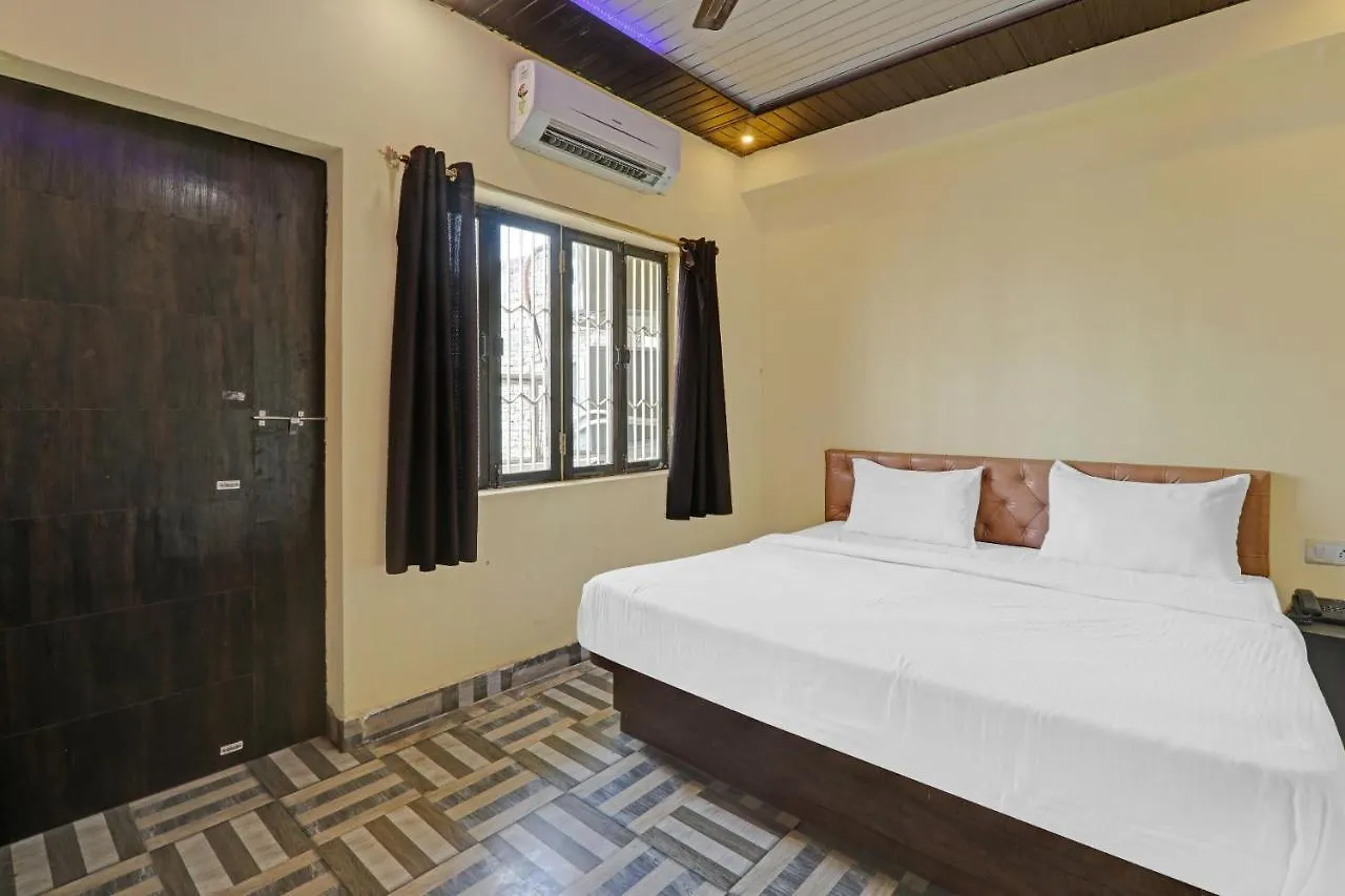 Oyo Flagship 83473 Hotel Kp Varanasi 3*,  India